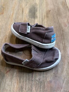 TOMS Kids Grat Canvas Slip-On Sneakers with Velcro size 5